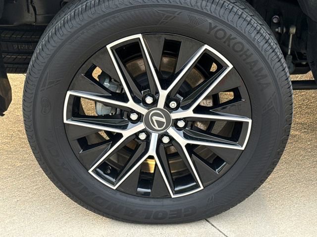 Used 2025 Lexus GX 550 w/ Accessory Package (2T) AWD/4WD image 9