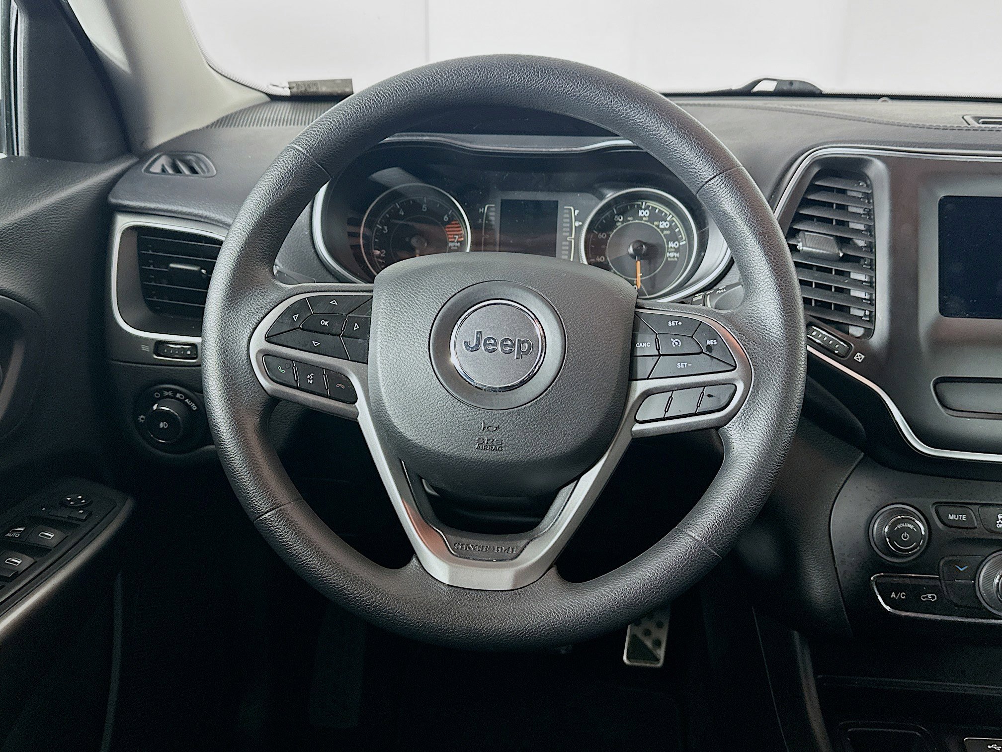 Used 2019 Jeep Cherokee Latitude w/ Popular Appearance Group image 17