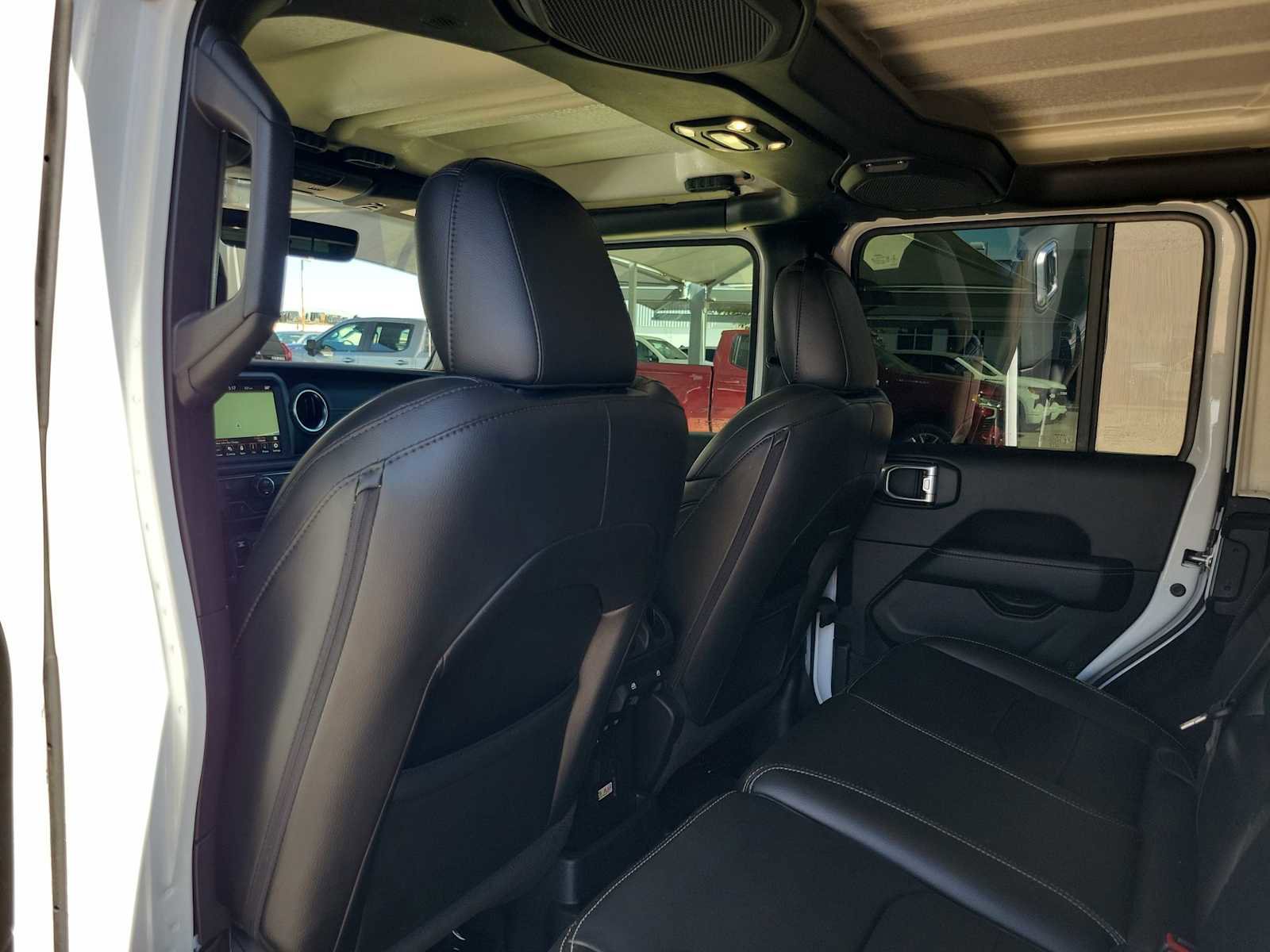 Used 2022 Jeep Wrangler Unlimited Sahara AWD/4WD image 16