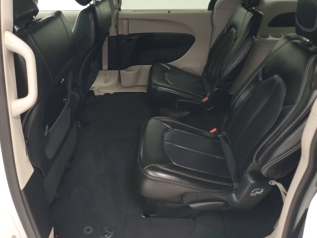 Used 2023 Chrysler Pacifica Touring-L FWD image 23