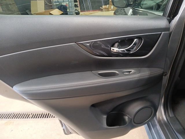 Used 2019 Nissan Rogue SV image 26