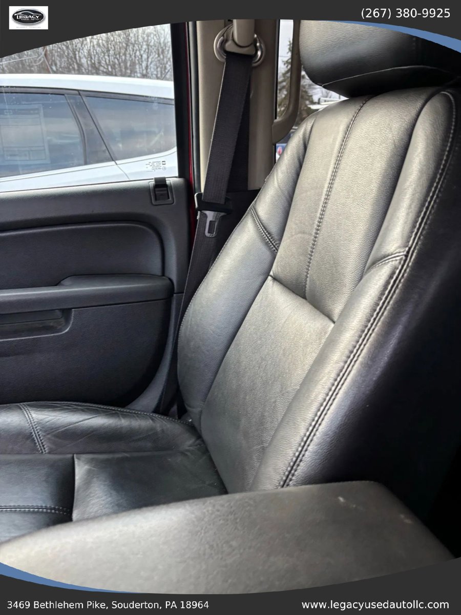 Used 2013 Chevrolet Suburban LT image 25