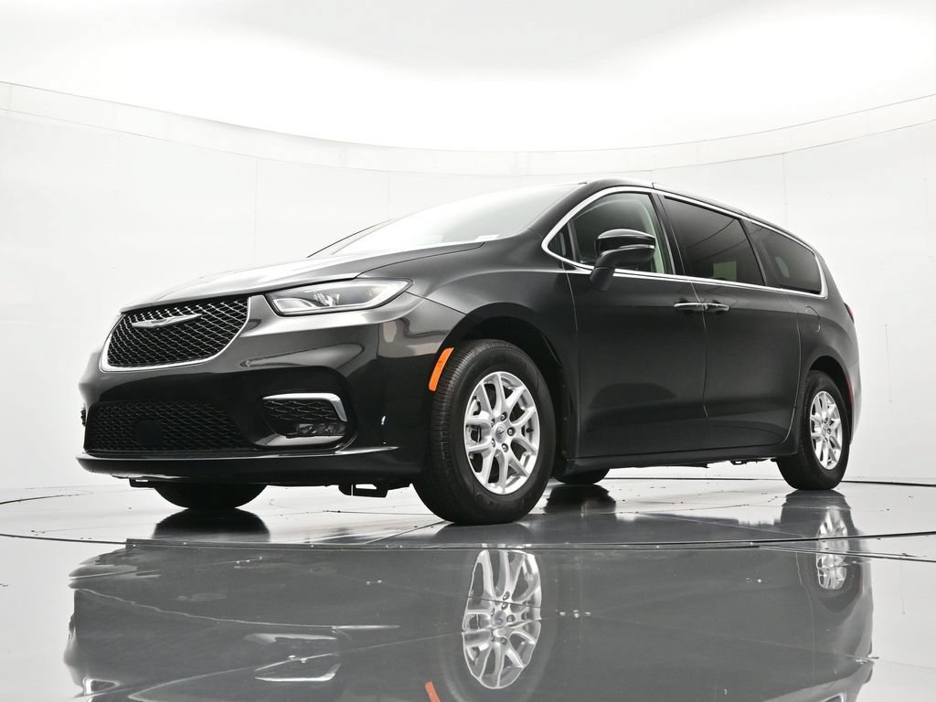 Certified 2023 Chrysler Pacifica Touring-L FWD image 38