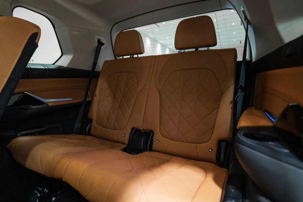 Used 2024 BMW X7 xDrive40i w/ Parking Assistance Package image 37