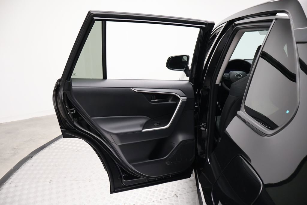 Certified 2025 Toyota RAV4 LE image 21