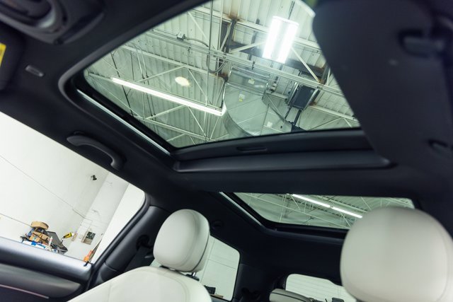 Used 2023 MINI Cooper 2-Door Hardtop w/ Signature Upholstery Package image 13