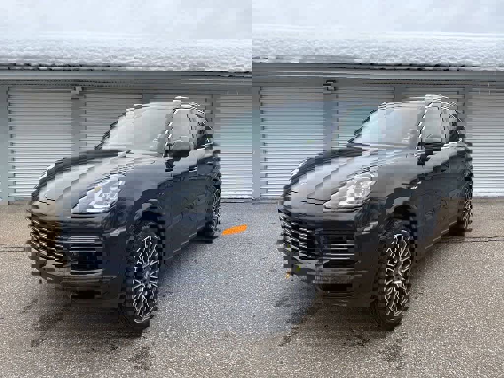 Used 2020 Porsche Cayenne E-Hybrid image 1