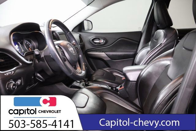 Used 2019 Jeep Cherokee Latitude Plus w/ Cold Weather Group FWD image 12