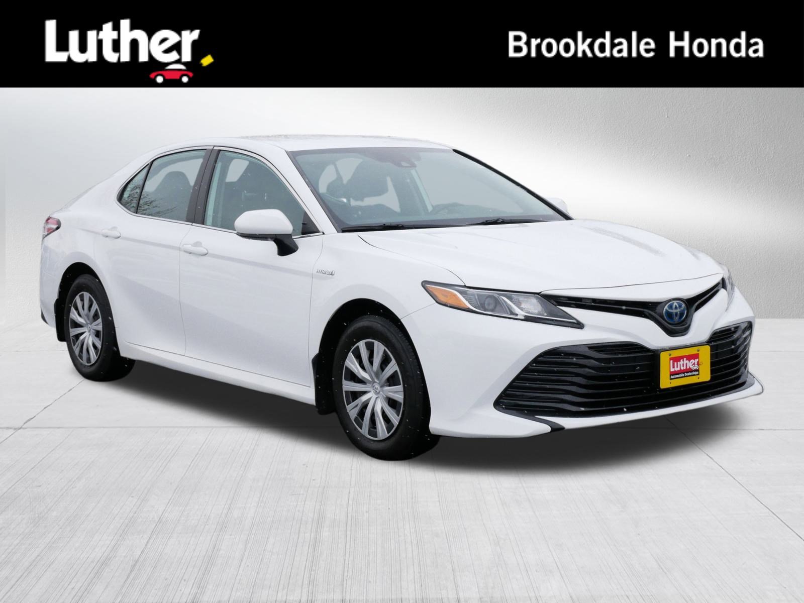 Used 2020 Toyota Camry LE image 1