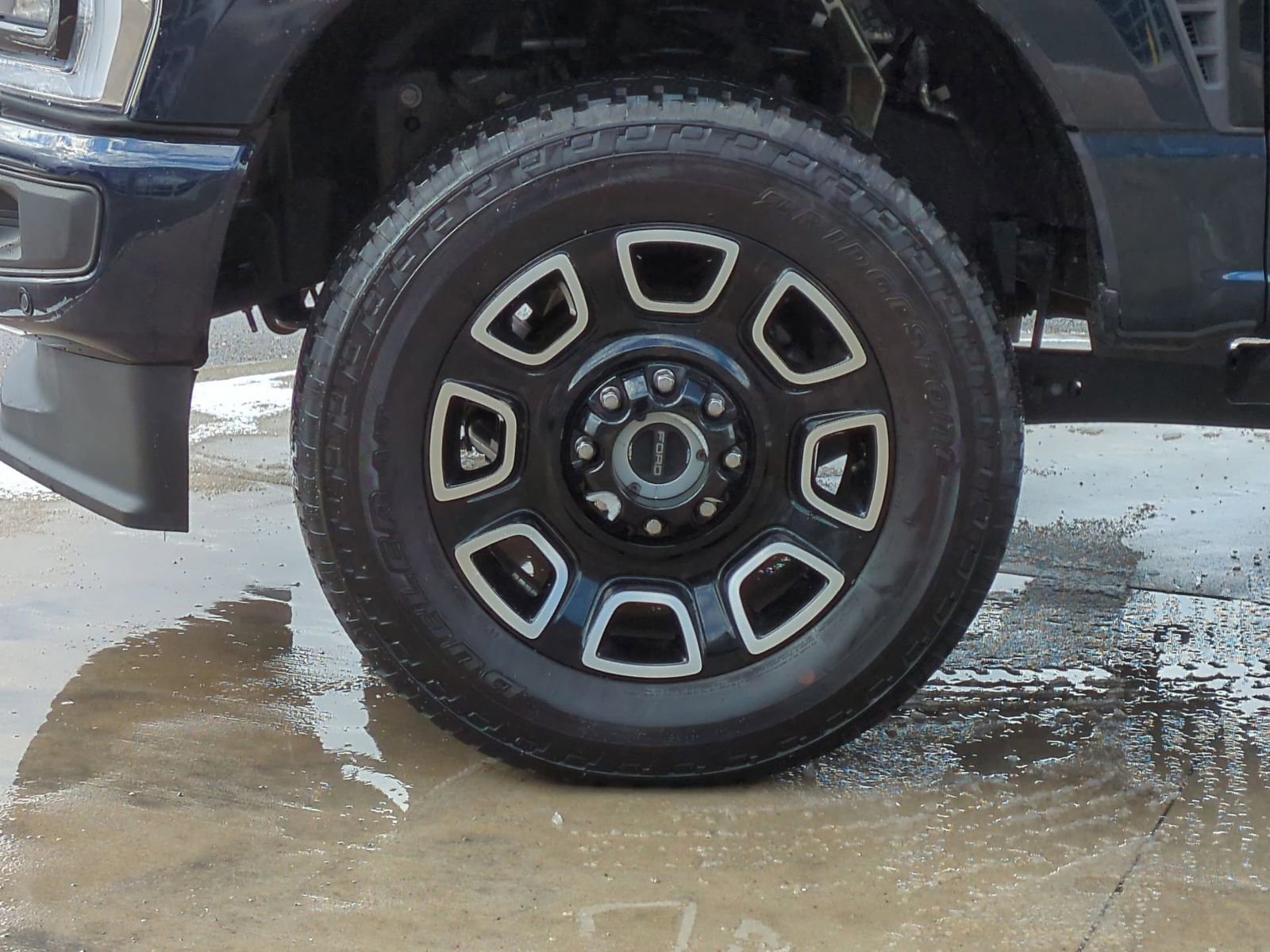 Used 2025 Ford F350 Platinum w/ FX4 Off-Road Package image 17