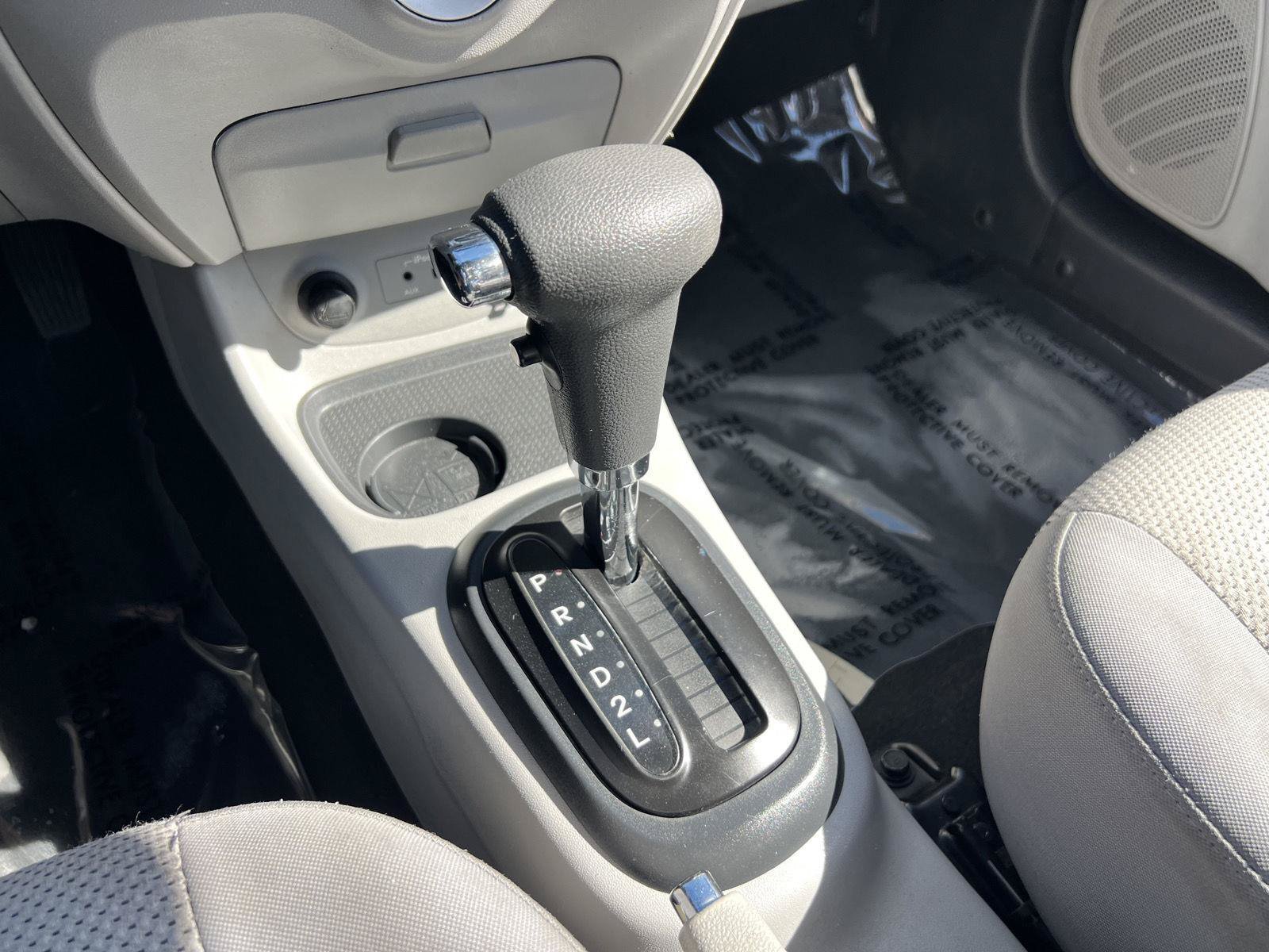Used 2010 Hyundai Accent GLS FWD image 30