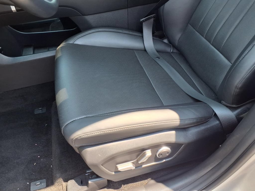 Used 2025 Hyundai Santa Fe SEL FWD image 25