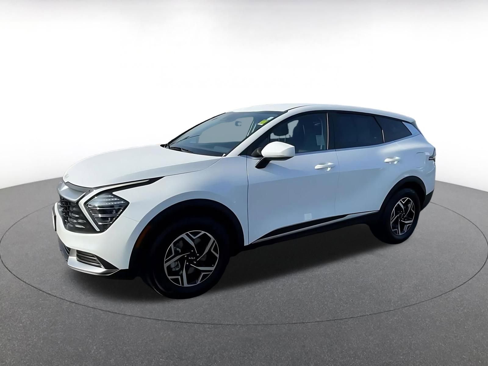 Used 2025 Kia Sportage LX image 8