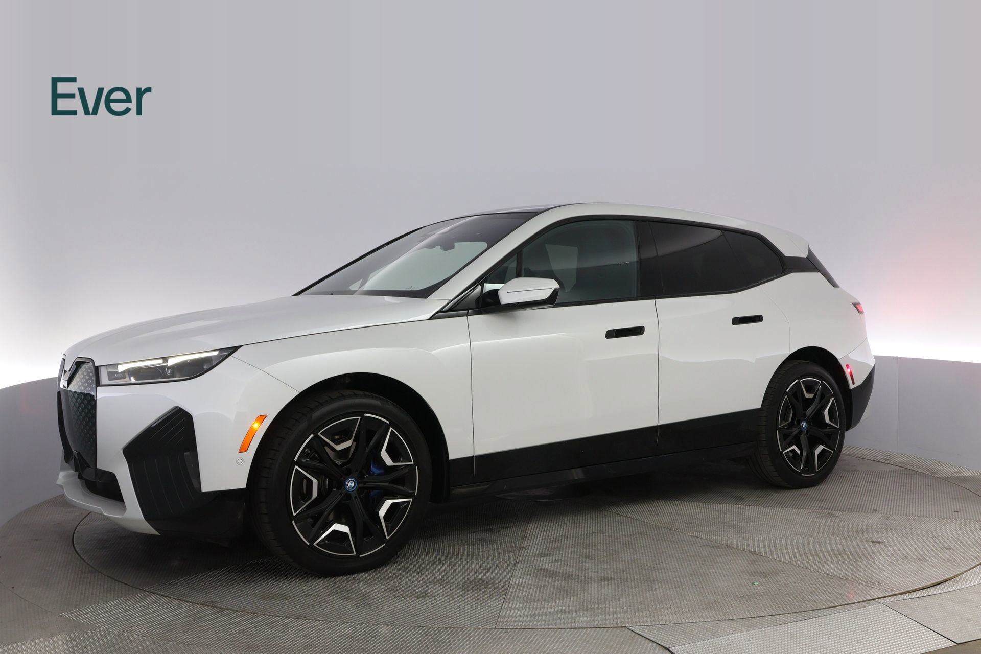 Used 2023 BMW iX xDrive50 w/ Sport Package image 18