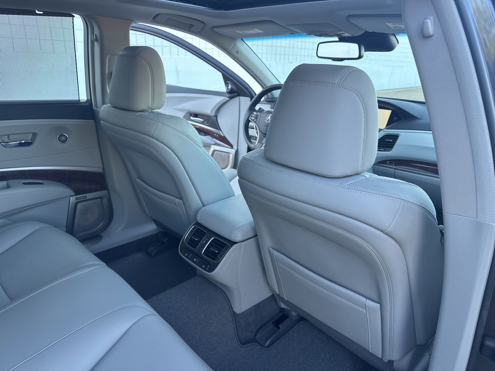 Used 2016 Acura RLX Sport Hybrid w/ Advance Pkg image 28