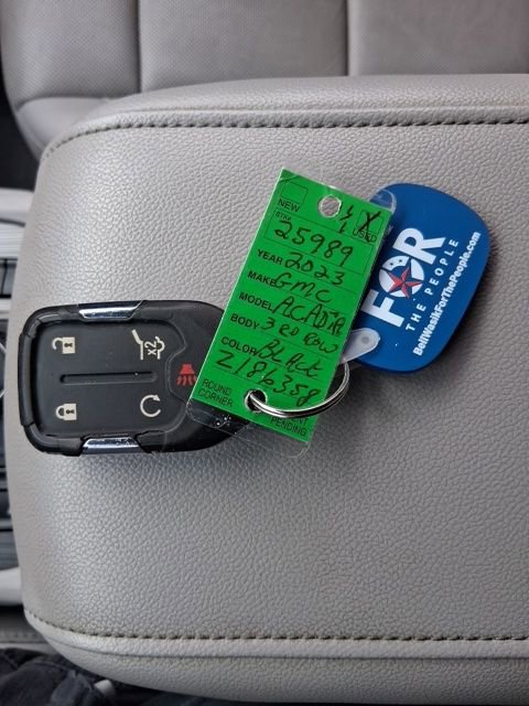 Used 2023 GMC Acadia SLT image 30