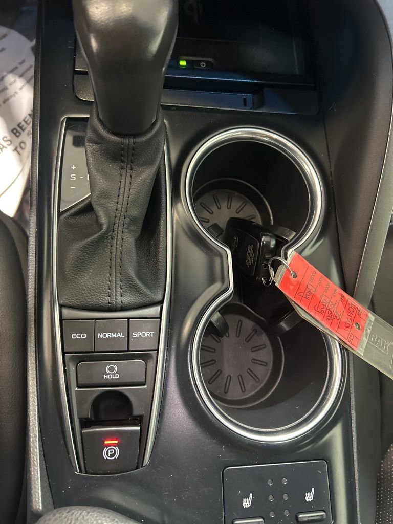 Used 2020 Toyota Camry XSE w/ Navigation Package image 29