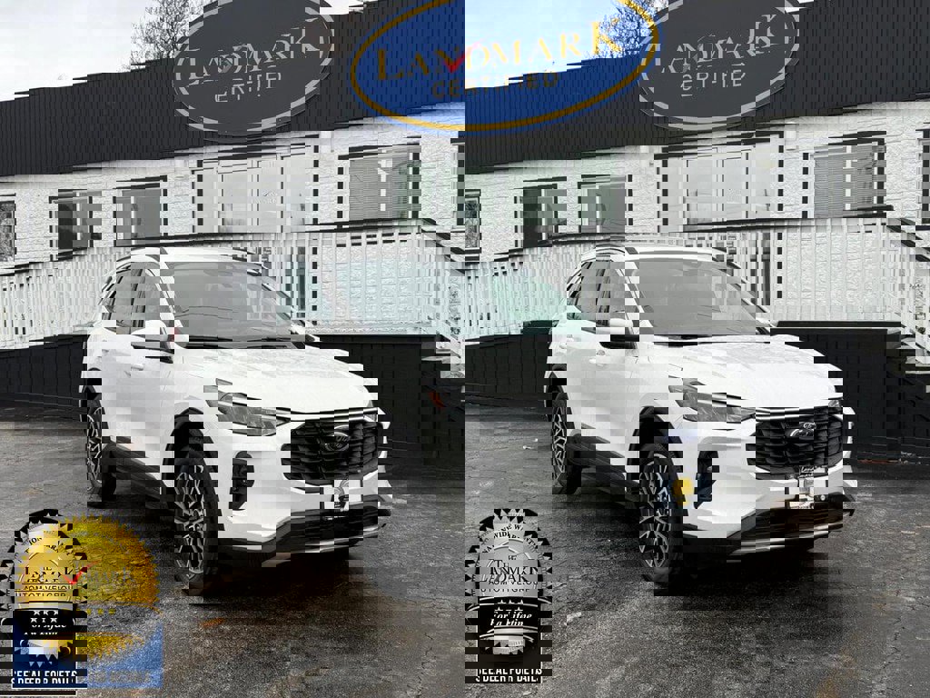 Used 2024 Ford Escape SE image 3