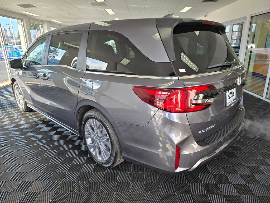 Used 2025 Honda Odyssey Touring image 6