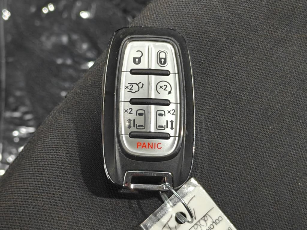 Used 2023 Chrysler Voyager LX FWD image 11