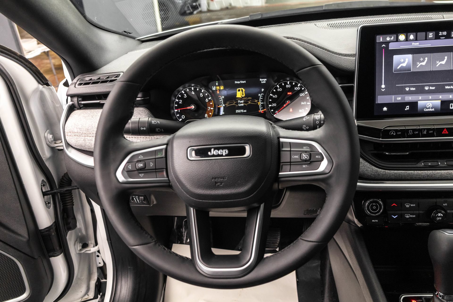 Used 2023 Jeep Compass Latitude AWD/4WD image 23