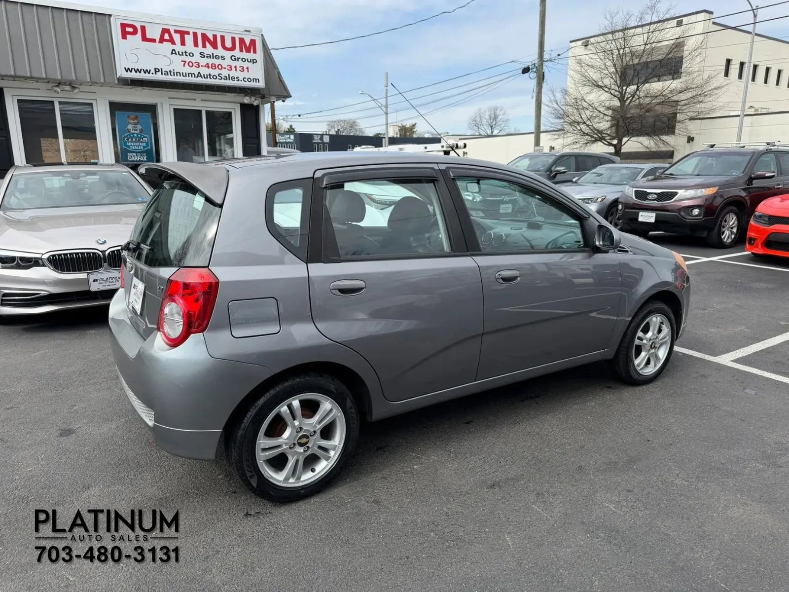 Used 2011 Chevrolet Aveo5 LT image 2
