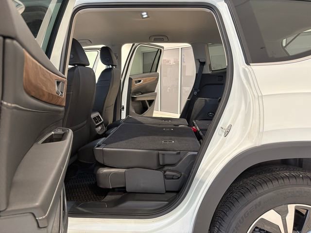 Used 2025 Volkswagen Atlas SE image 17