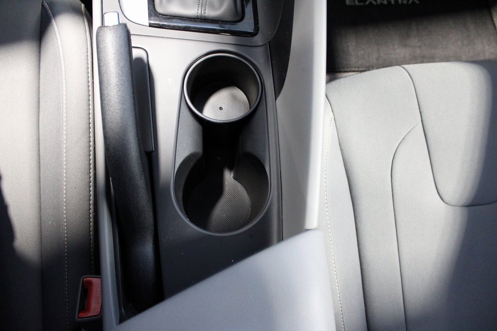 Used 2025 Hyundai Elantra Sport image 31