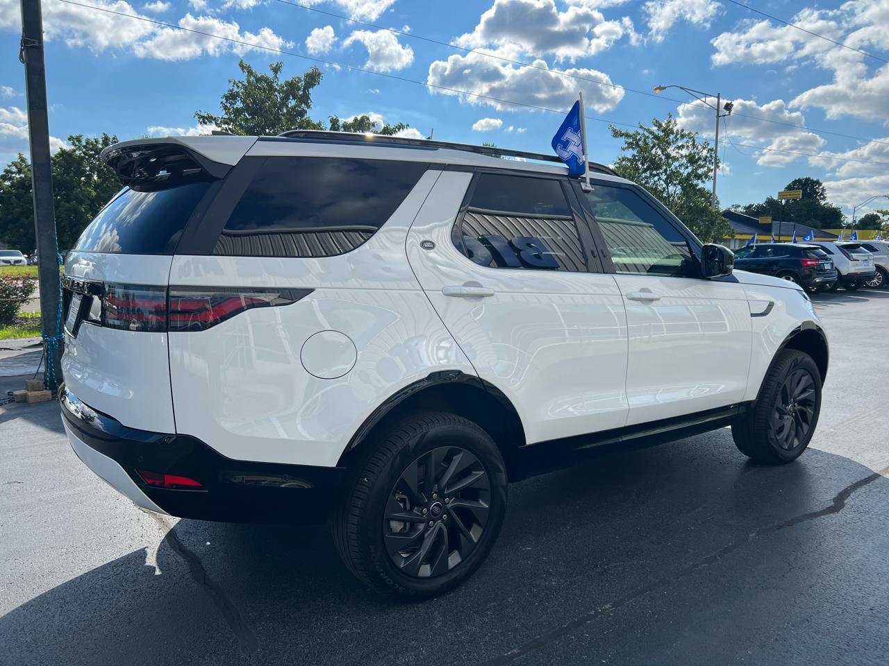 Used 2022 Land Rover Discovery S R-Dynamic AWD/4WD image 6