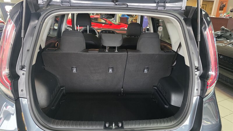 Used 2023 Kia Soul LX w/ LX Technology Package FWD image 27