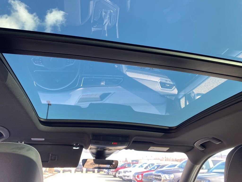 Used 2023 Volkswagen Tiguan SE R-Line image 6