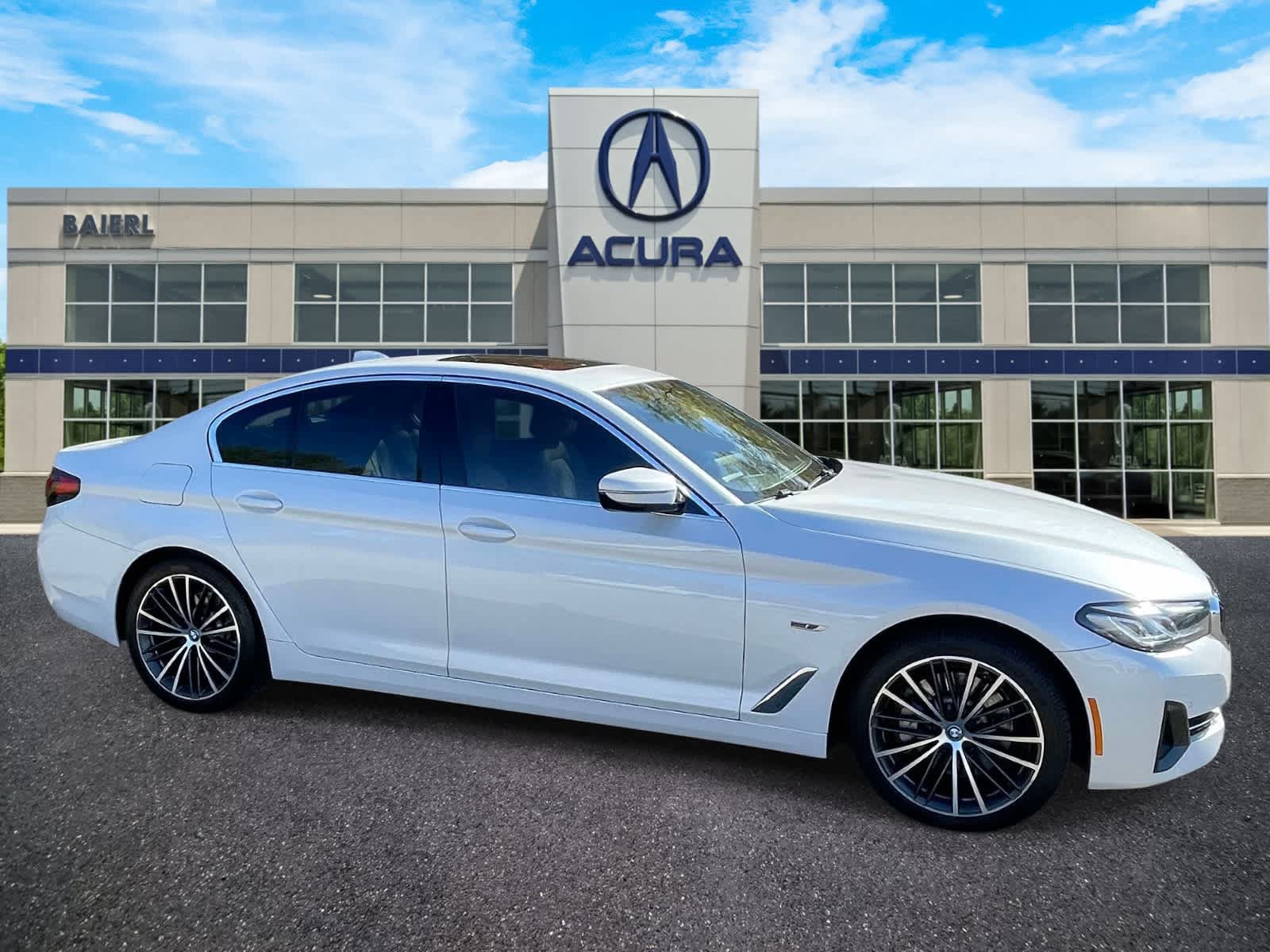 Used 2023 BMW 530e xDrive w/ Premium Package AWD/4WD image 6