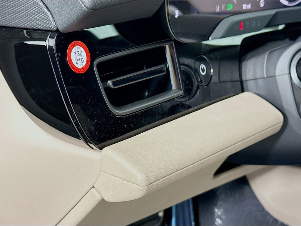 Certified 2025 Porsche Taycan image 11