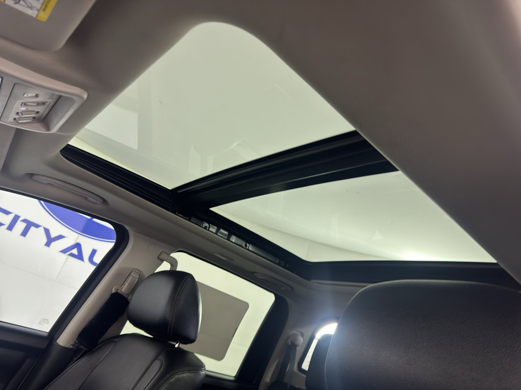 Used 2020 Nissan Titan SL w/ Moonroof Package RWD image 29