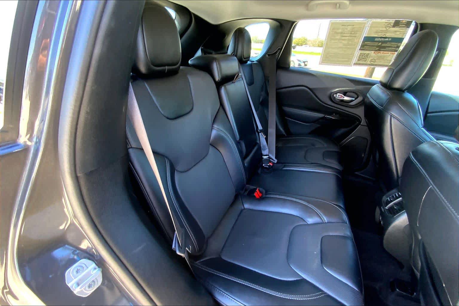 Used 2023 Jeep Cherokee Altitude Lux AWD/4WD image 19