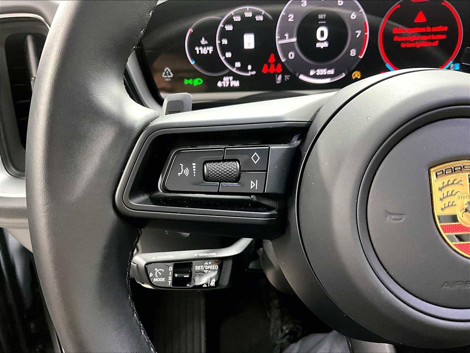 Used 2025 Porsche Cayenne Coupe image 22