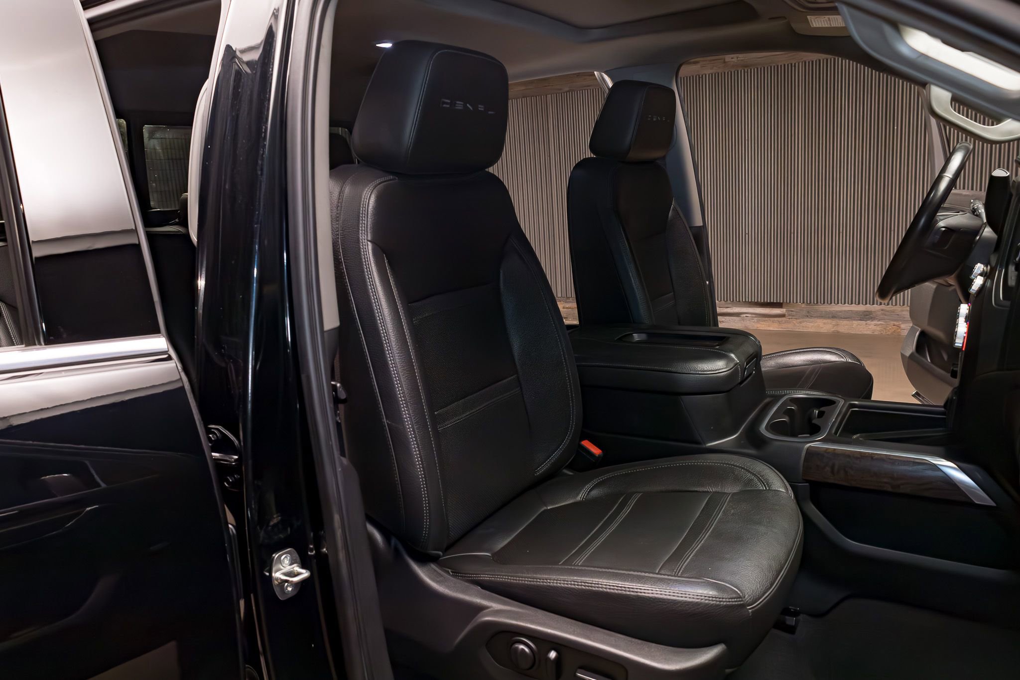 Used 2020 GMC Sierra 3500 Denali w/ Denali Ultimate Package image 27