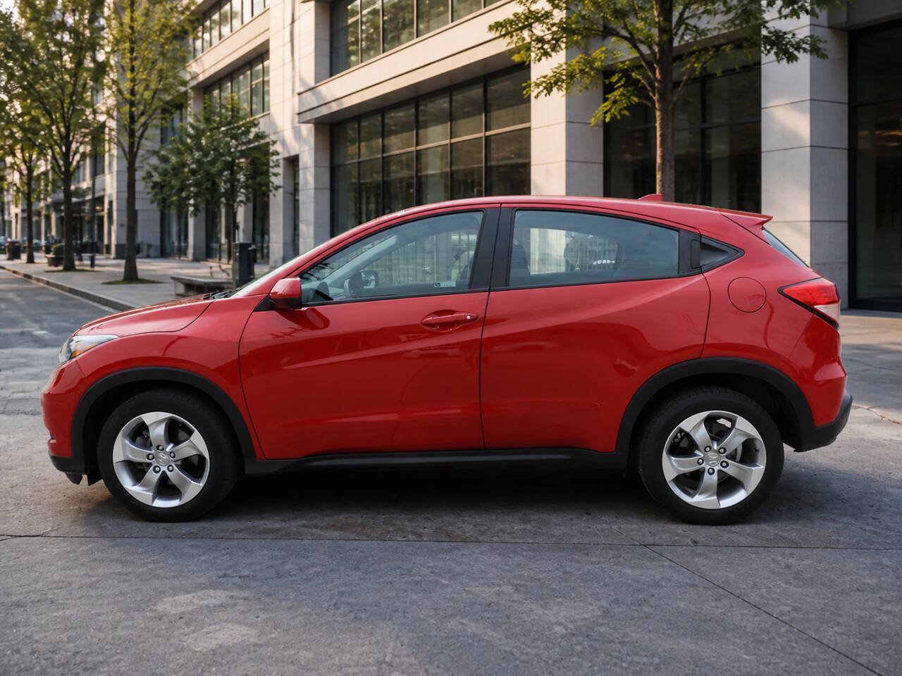 Used 2018 Honda HR-V LX image 1