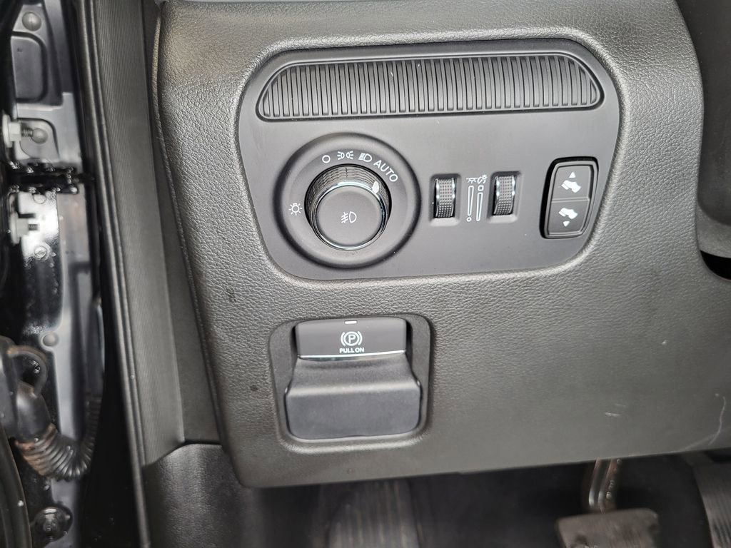 Used 2024 Jeep Wagoneer L Series III w/ Premium Group I image 5