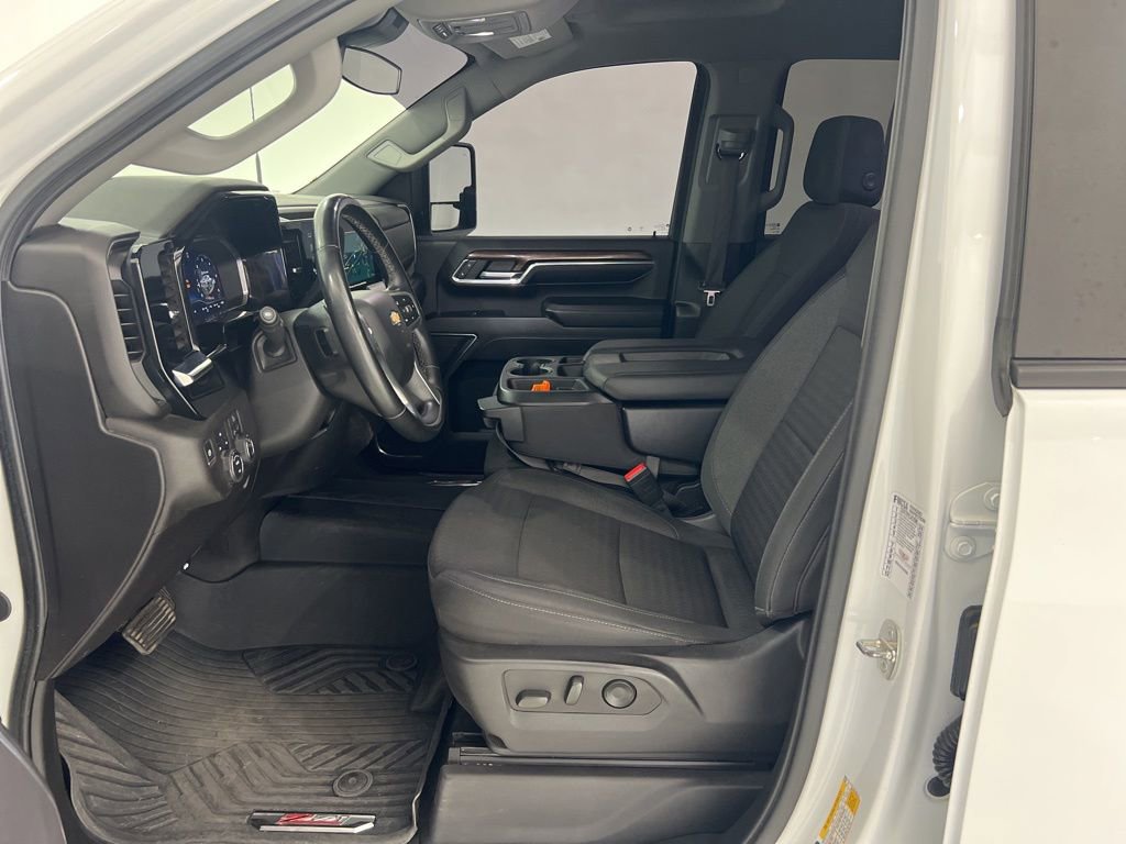 Used 2024 Chevrolet Silverado 2500 LT AWD/4WD image 18