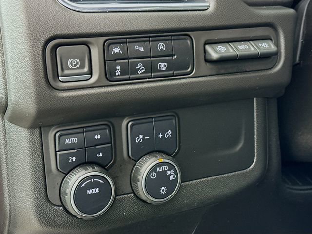 Used 2024 Chevrolet Suburban Premier image 11