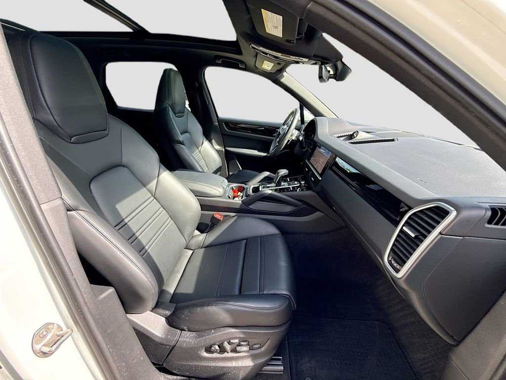 Used 2023 Porsche Cayenne image 29