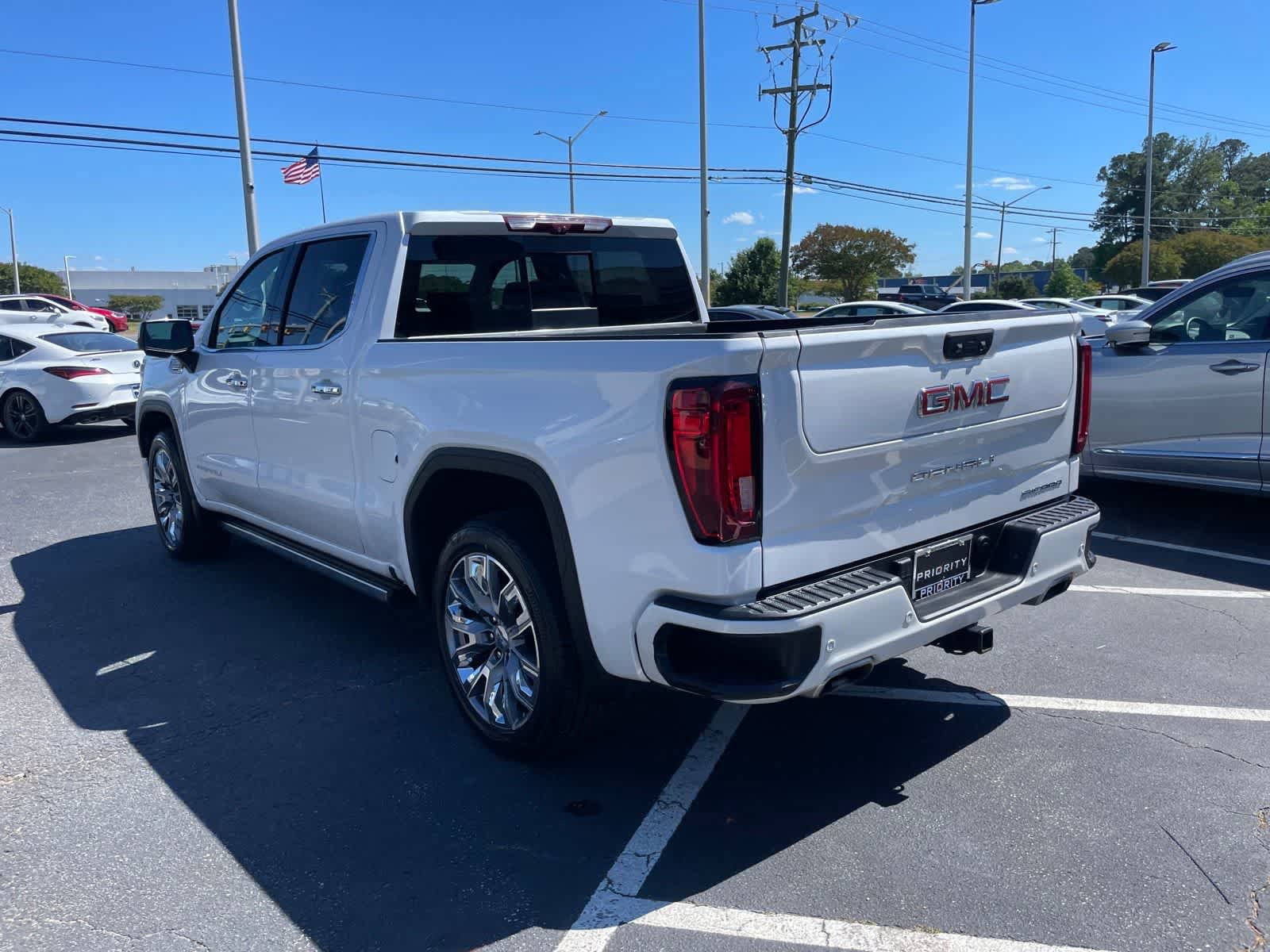 Used 2023 GMC Sierra 1500 Denali w/ Denali Reserve Package AWD/4WD image 3