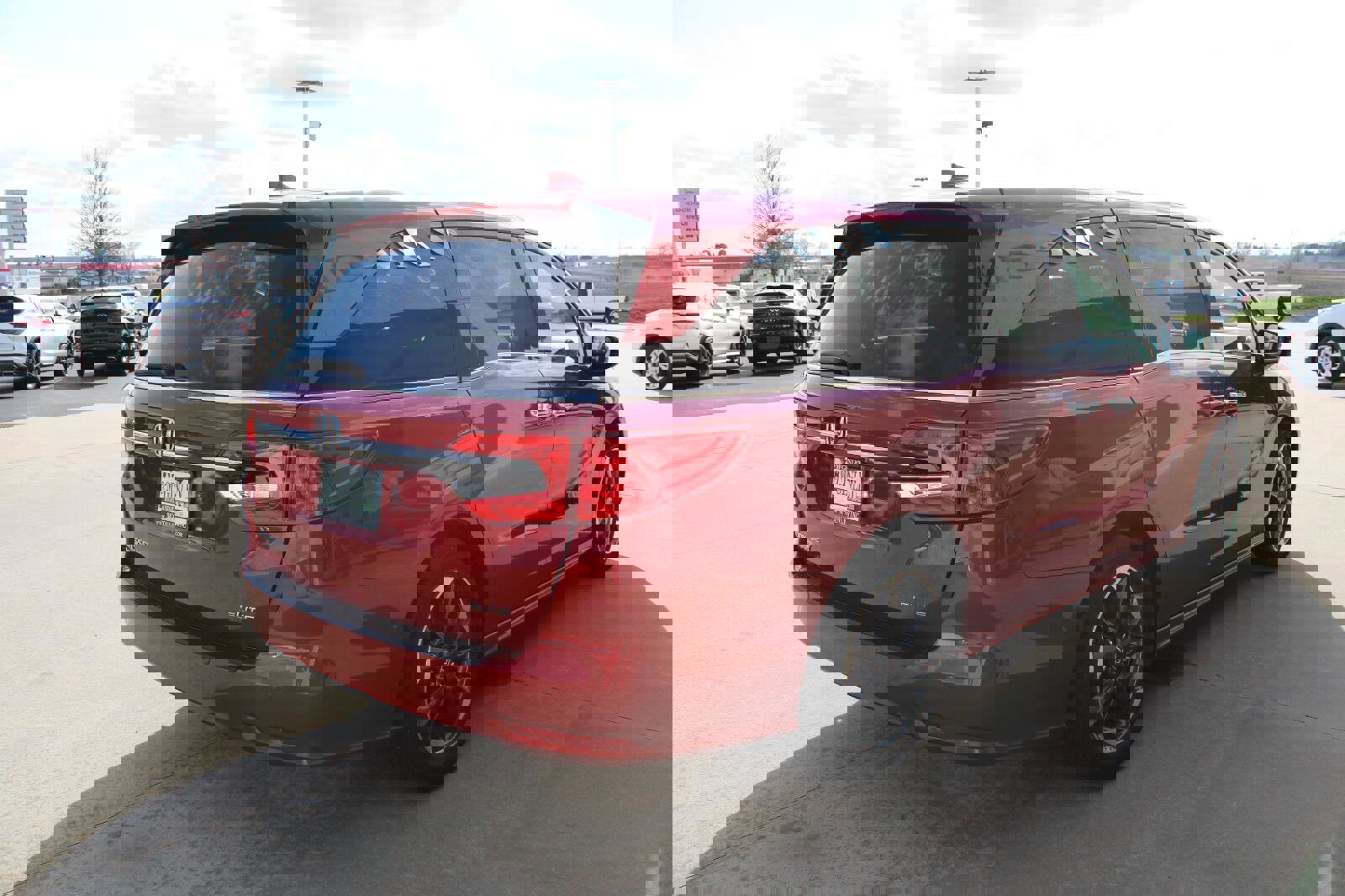 Used 2024 Honda Odyssey Elite image 7