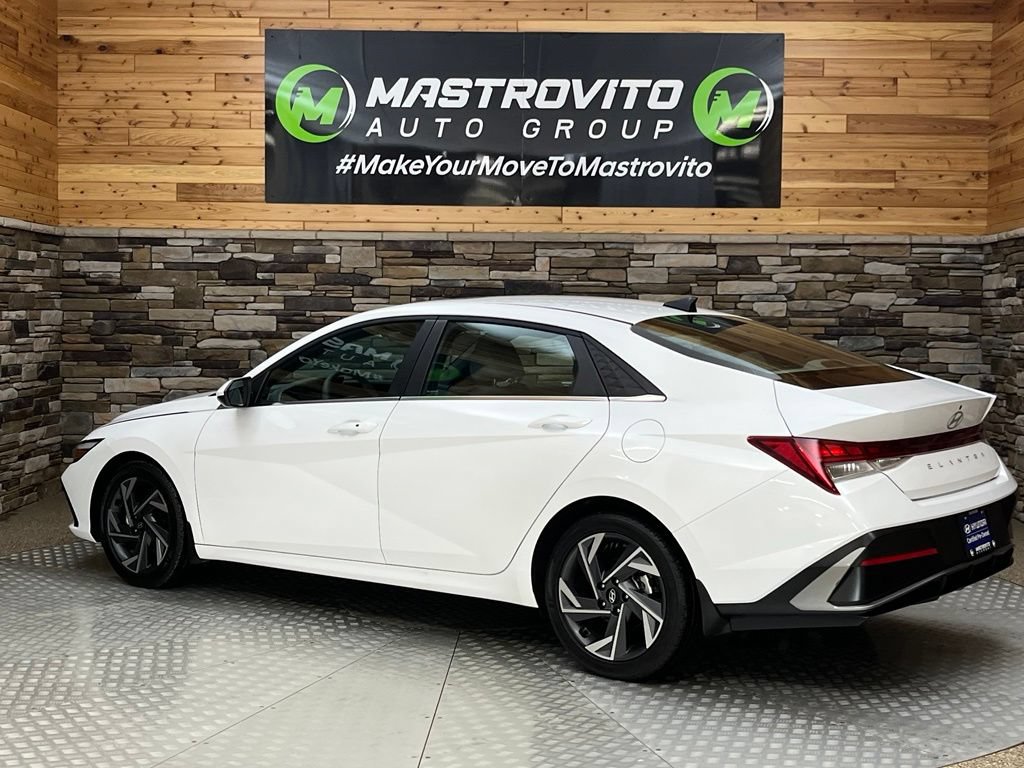 Used 2025 Hyundai Elantra SEL FWD image 15