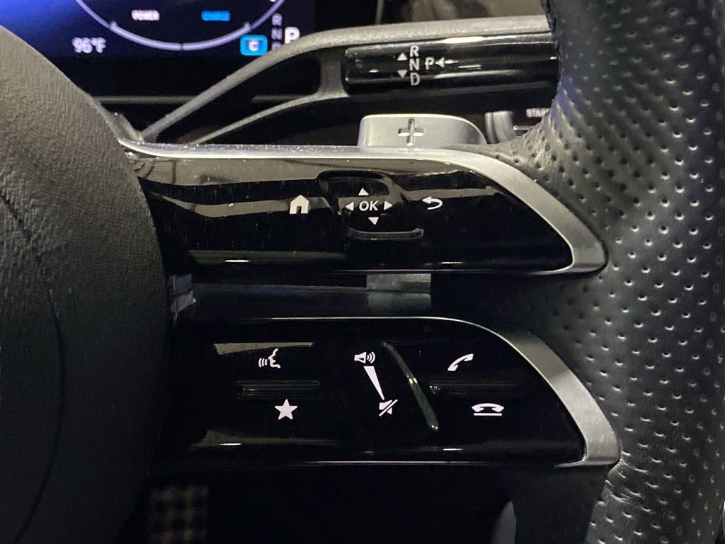 Used 2024 Mercedes-Benz GLC 300 image 12