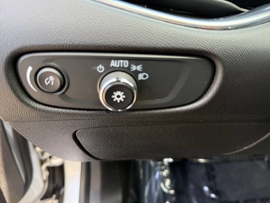 Used 2020 Chevrolet Malibu LT FWD image 21