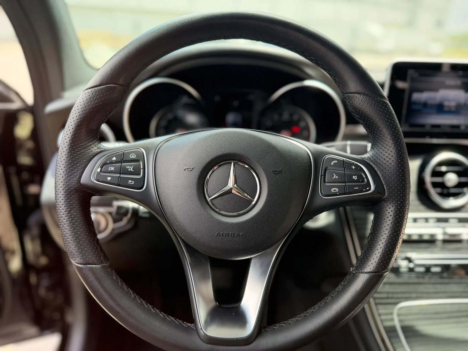 Used 2019 Mercedes-Benz GLC 300 w/ Premium Package image 35