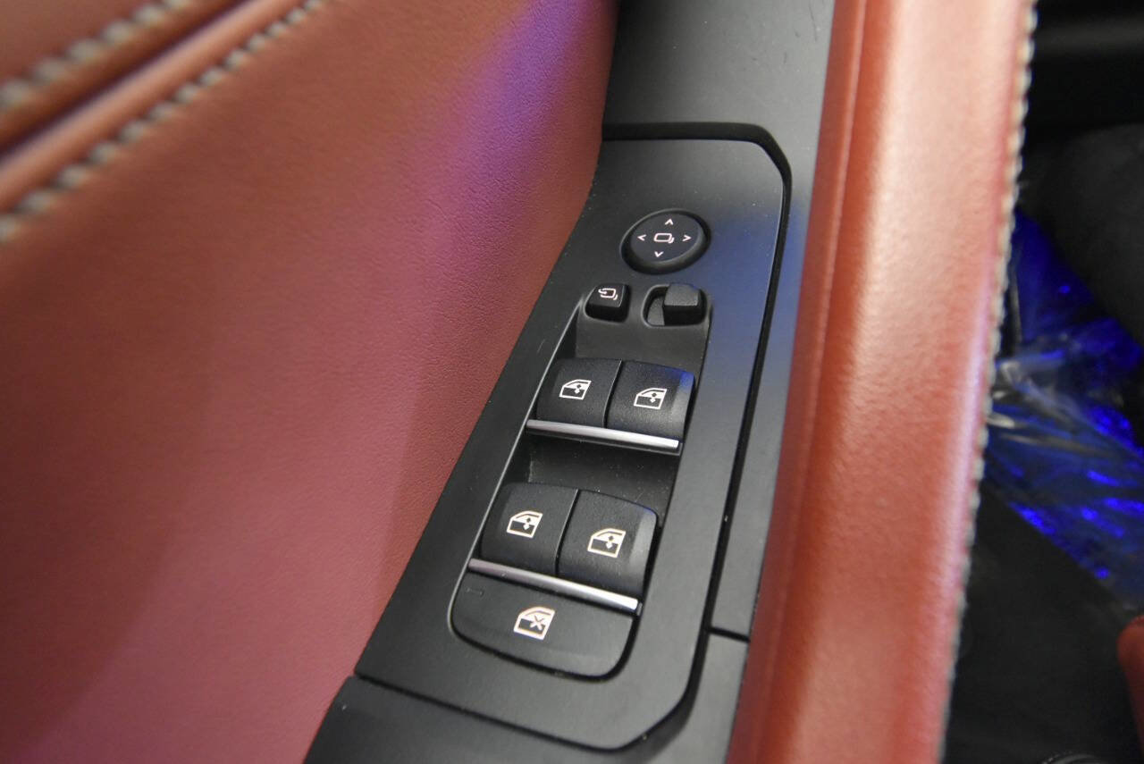 Used 2025 BMW X6 xDrive40i w/ Climate Comfort Package image 42