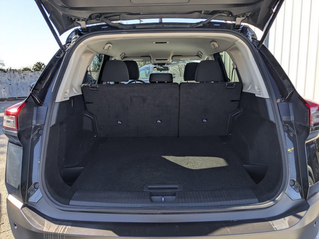 Used 2023 Nissan Rogue S image 12